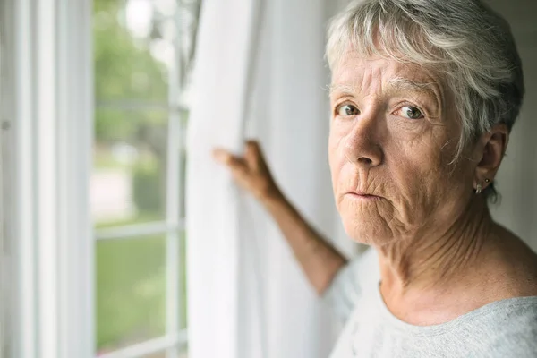 A worried senior woman at home felling very bad — Stock Photo, Image