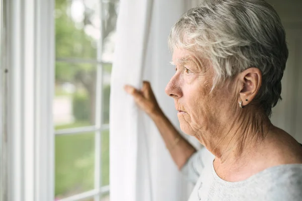 A worried senior woman at home felling very bad — Stock Photo, Image