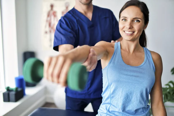 Male Physical Therapist Stretching a Female Patient Slowly. — Stock Photo, Image