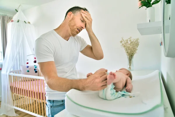 A Father Changing Babys Diaper In nursery — Stock Photo, Image