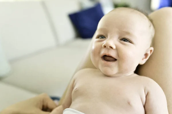 Mother with her newborn baby on knee — Stock Photo, Image