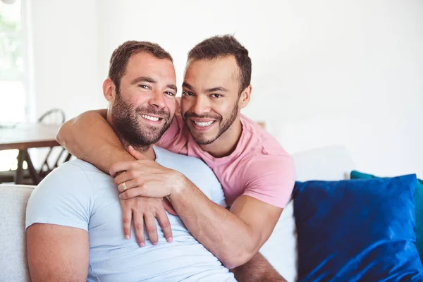 Portrait of a Cute Male gay Couple at Home — Stock Photo, Image