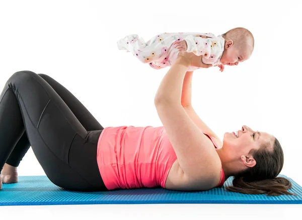 Sport mateřství a aktivní životní styl mladé matky cvičení spolu se svým dítětem — Stock fotografie