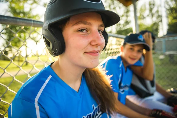 Group of baseball players standing together on the playground — Stock Photo, Image