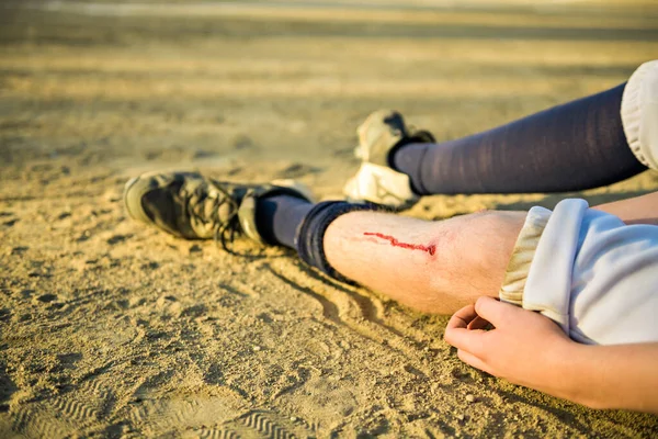 Den pre-teen barn skadades i baseball sport — Stockfoto