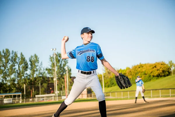 Baseball pitcher players standing on the playground — Stock Photo, Image