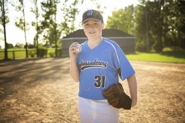 A children baseball players standing on the playground — Stock Photo, Image