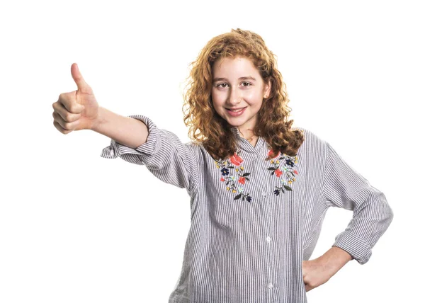 Menina readhead bonita com no estúdio fundo branco — Fotografia de Stock