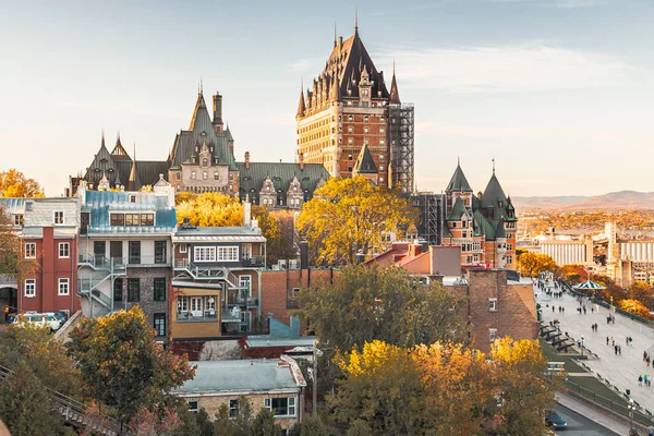 Cityscape or skyline of Chateau Frontenac, Dufferin Terrace and Saint Lawrence River at loolook in old town — стокове фото