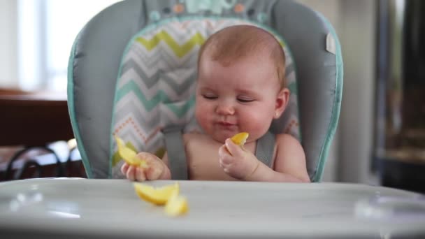 Little baby girl eating citrus — Stock Video