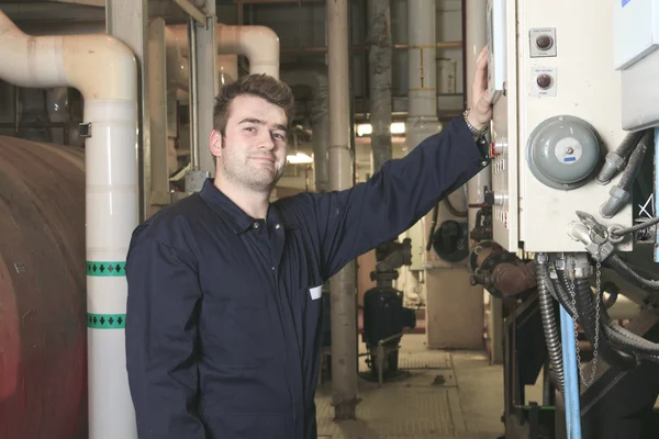 Maintenance engineer checking technical data of heating system e — Stock Photo, Image