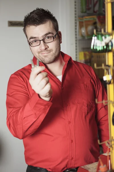 Hardware store employee — Stock Photo, Image