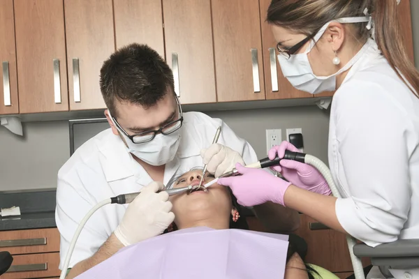 A dental office with employee and client — Stock Photo, Image