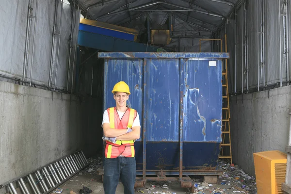 A worker who recycling thing on recycle center — Stock Photo, Image