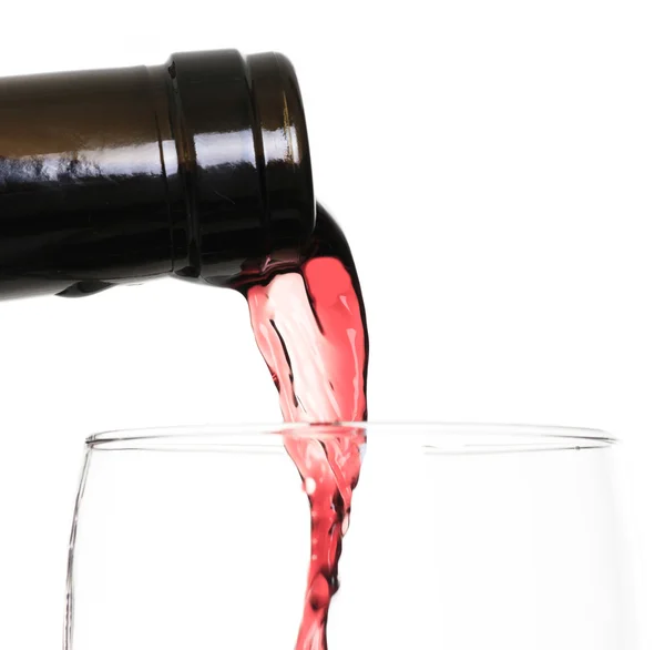 Botella de vino tinto y vidrio sobre fondo blanco —  Fotos de Stock