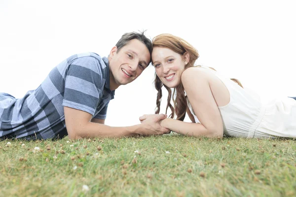 Una coppia fuori a divertirsi insieme fuori — Foto Stock