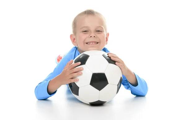 Der Junge mit dem Fußball — Stockfoto