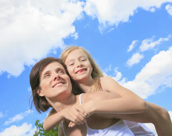 Mother Giving Her Daughter A Piggy Back Ride — Stock Photo, Image