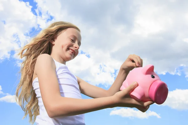 Prasátko a mince drží holčičku — Stock fotografie