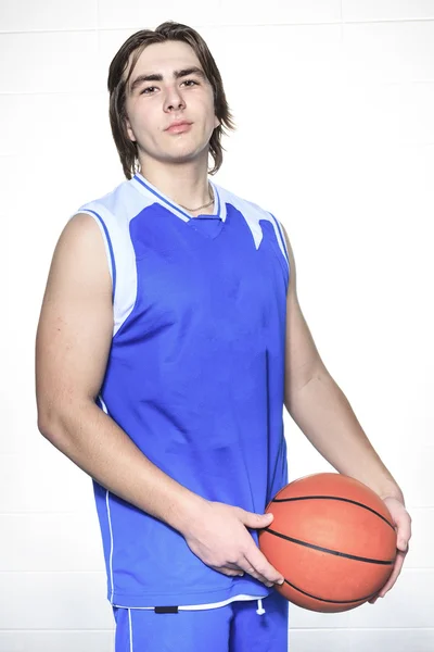 A teenager basketball player over a white background — Stock Photo, Image