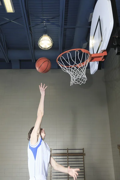 A teenager basketball player play his favorite sport — Stock Photo, Image