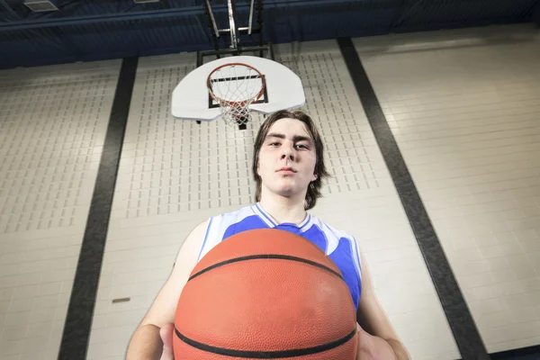 A teenager basketball player play his favorite sport — Stock Photo, Image