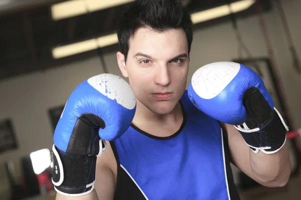 Mladý boxer který školení pro svůj boj — Stock fotografie