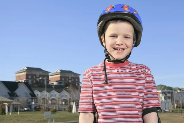 Boy having fun, rollerblading outdoor on a sunny summer day — Stock Photo, Image