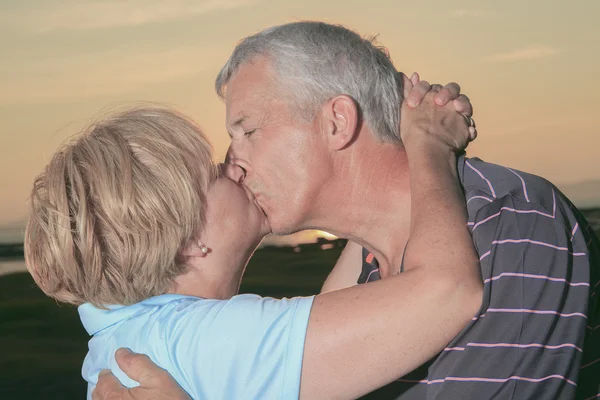 A portrait of a loving senior couple — Stock Photo, Image