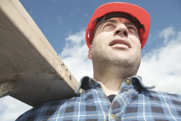 外で働く建設男性 — ストック写真