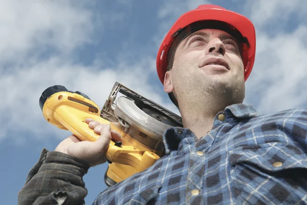 Un constructor trabajando fuera —  Fotos de Stock