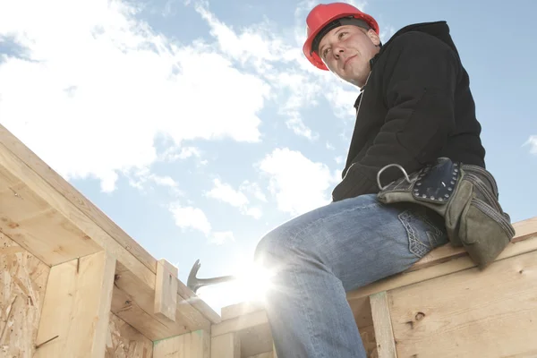 Un constructor trabajando fuera —  Fotos de Stock