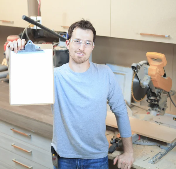 Bir marangoz dükkanında çalışkan — Stok fotoğraf
