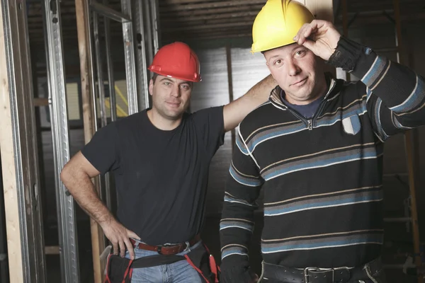 Dışında bir inşaat erkekler — Stok fotoğraf