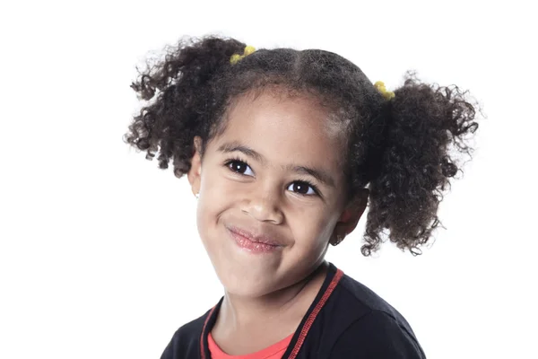 Adorable Afryki małą dziewczynkę z piękną fryzurę na białym tle o — Zdjęcie stockowe
