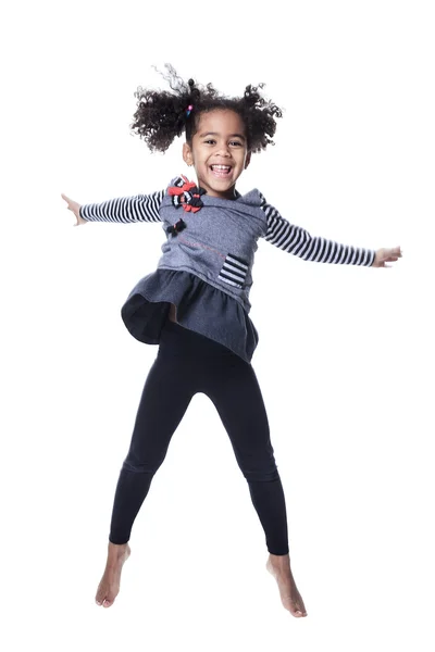 Um menino afro-americano bonito pular isolado no branco backgr — Fotografia de Stock