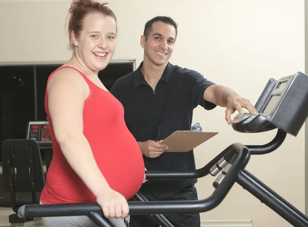 Physical therapist jogging ,pregnant woman — Stock Photo, Image