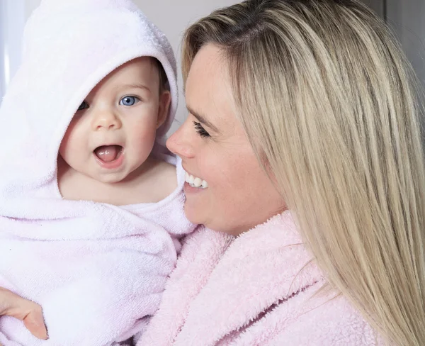 Daughter and mother are happy together — Stock Photo, Image