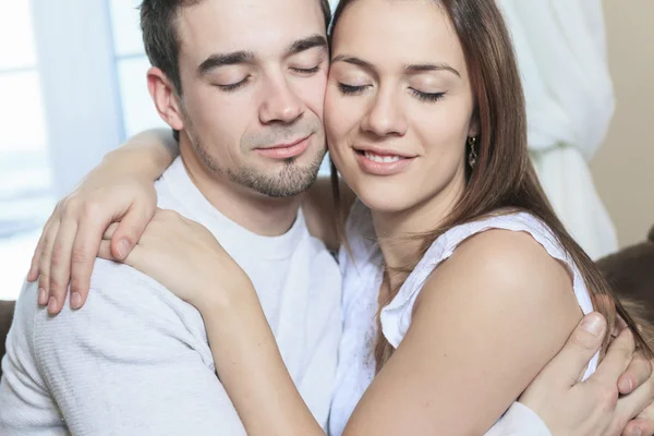 An happy couple at home relaxing in sofa — Stock Photo, Image