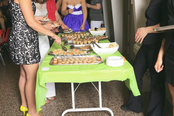 작은 생각으로 부엌 준비 첫 번째 서비스. — 스톡 사진