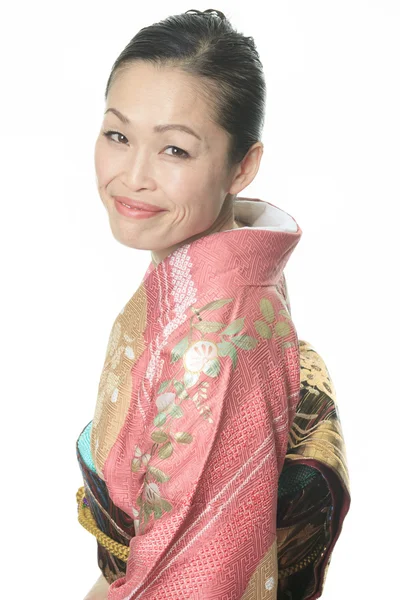 흰색 배경에서 아름 다운 일본 기모노 여자 — 스톡 사진