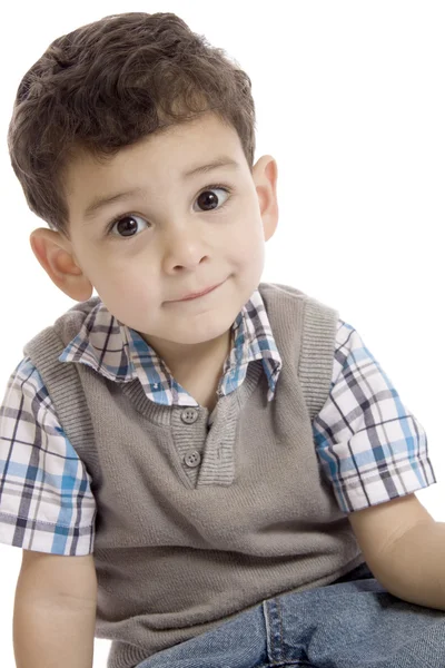 Портрет маленького мальчика на белом фоне — стоковое фото