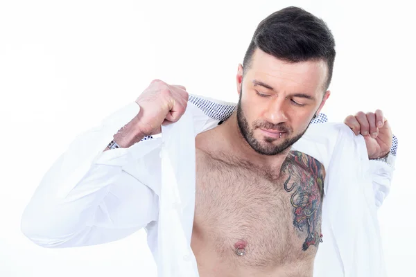 Ein sexy Mann mit abnehmbarem Hemd — Stockfoto