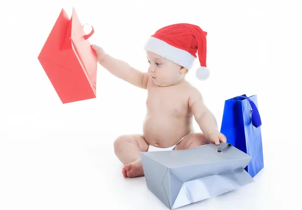 Lindo niño pequeño con la bolsa de regalo de vacaciones — Foto de Stock