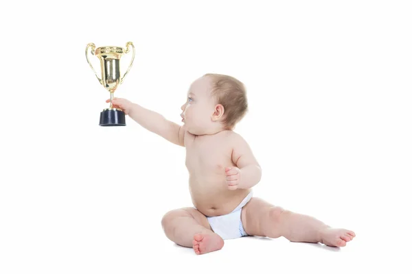 Een baby bedrijf gouden trofee cup op een witte achtergrond — Stockfoto
