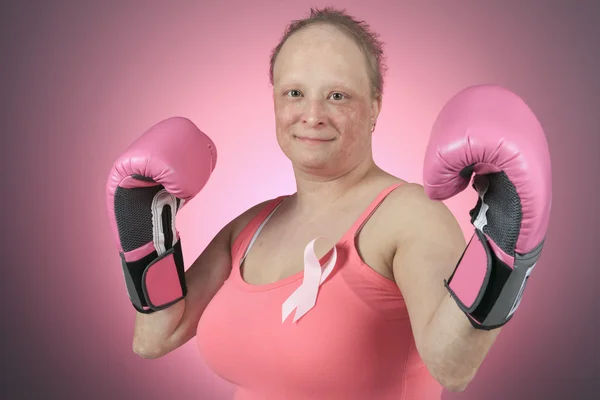 A Woman with boxing gloves ready to fight. — Stock Photo, Image