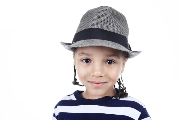 Um menino afro-americano, isolado sobre fundo branco — Fotografia de Stock