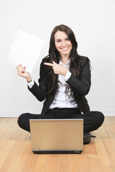 A woman with a laptop sitting on the floor, isolated on white ba — Stock Photo, Image