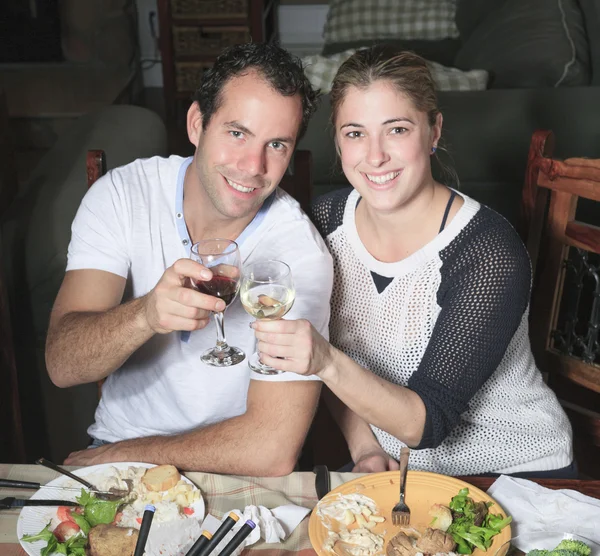 Una cena de fondue con un amigo en un hermoso lugar —  Fotos de Stock