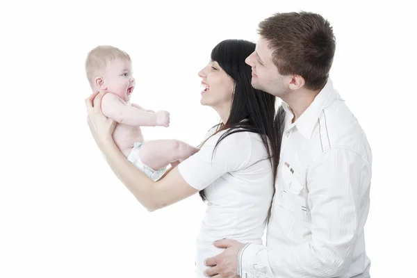 Lycklig familj, far, mor och barn framför en vit bac — Stockfoto